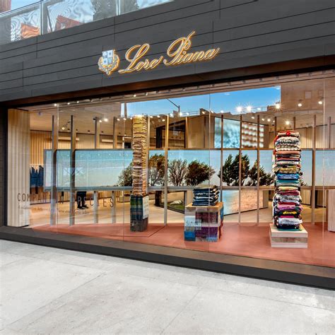 loro piana outlet store.